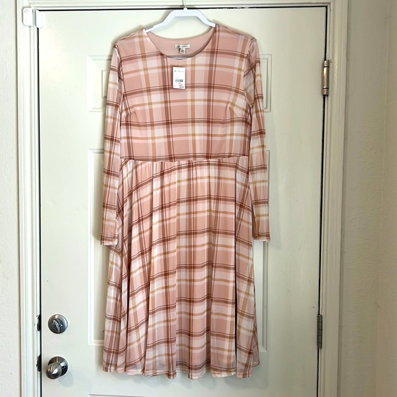 Dress - Picture 1 of 3